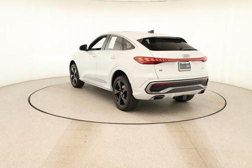 Glacier White Metallic 2025 Audi Q5 2.0T Premium