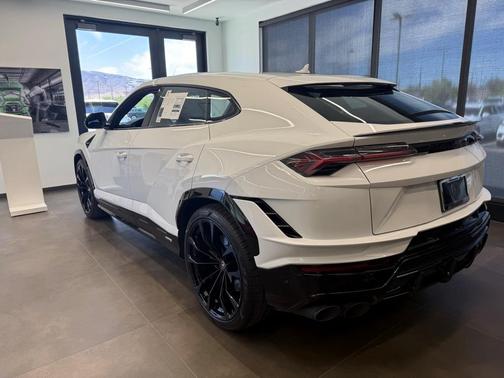 2024 Lamborghini Urus S
