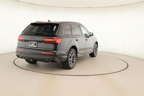2026 Audi Q7 45 Premium Plus