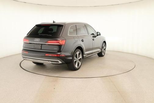 Mythos Black Metallic 2023 Audi Q7 55 Premium Plus
