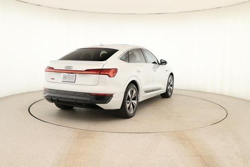 2024 Audi Q8 e-tron S line Premium