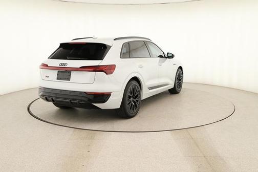 Glacier White Metallic 2024 Audi Q8 e-tron Premium