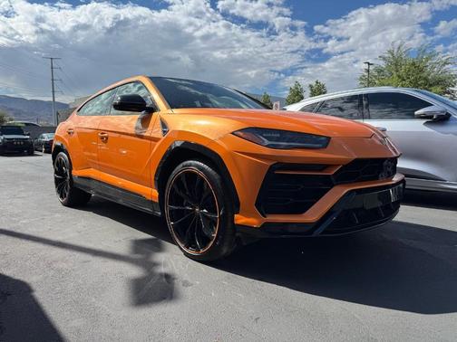 2021 Lamborghini Urus Pearl Capsule