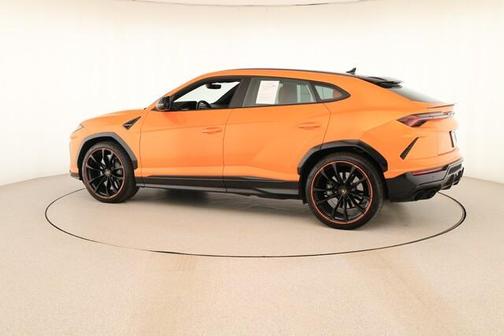 2021 Lamborghini Urus Pearl Capsule