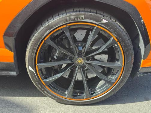 2021 Lamborghini Urus Pearl Capsule
