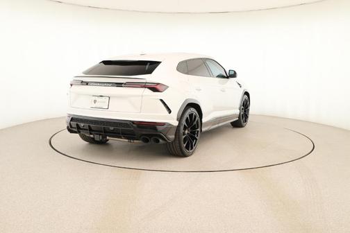 2022 Lamborghini Urus Base