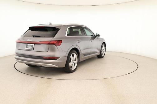 2019 Audi e-tron Premium Plus