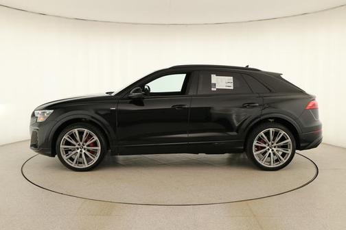 Mythos Black Metallic 2027 Audi Q8