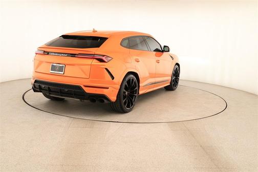 2022 Lamborghini Urus Base