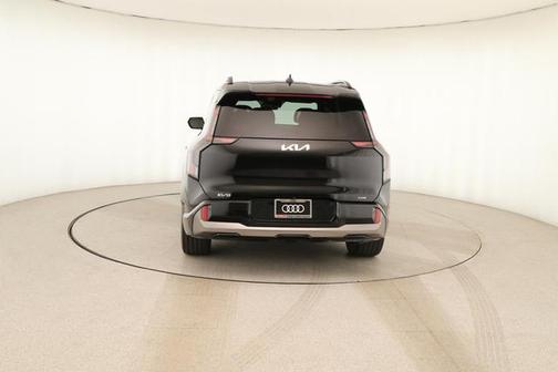 Aurora Black Pearl 2024 Kia EV9 GT-Line