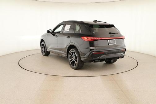 Mythos Black Metallic 2026 Audi Q5 PLUS