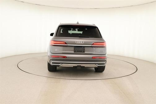 2023 Audi Q7 45 Premium