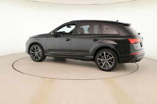 2025 Audi Q7 45 Premium Plus