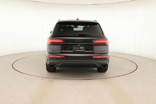 2025 Audi Q7 45 Premium Plus