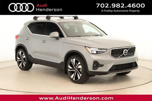 Metallic 2024 Volvo XC40 B5 Ultimate Bright Theme