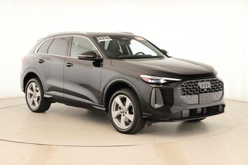 Mythos Black Metallic 2025 Audi Q5 2.0T quattro Premium