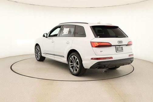 2026 Audi Q7 45 Premium