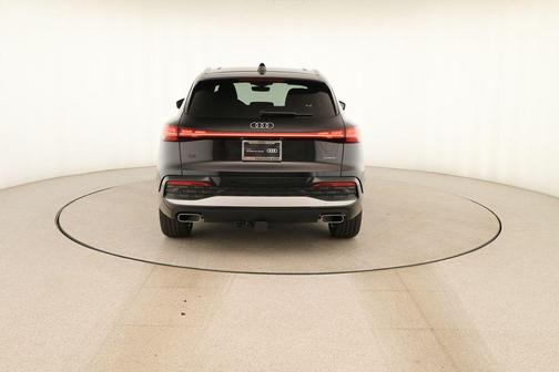 Mythos Black Metallic 2025 Audi Q5 2.0T quattro Premium