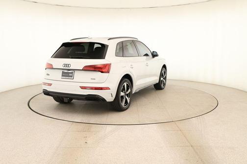 Glacier White Metallic 2023 Audi Q5 45 S line Prestige