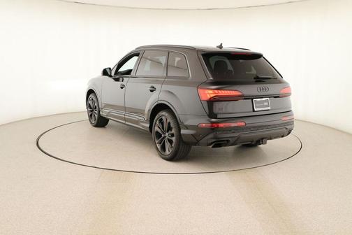 Mythos Black Metallic 2025 Audi Q7 55 Premium Plus