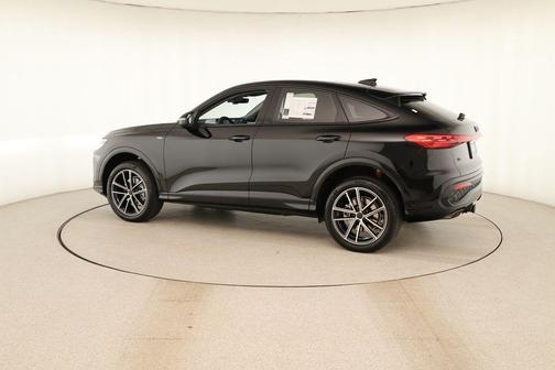 Mythos Black Metallic 2026 Audi Q5 PLUS