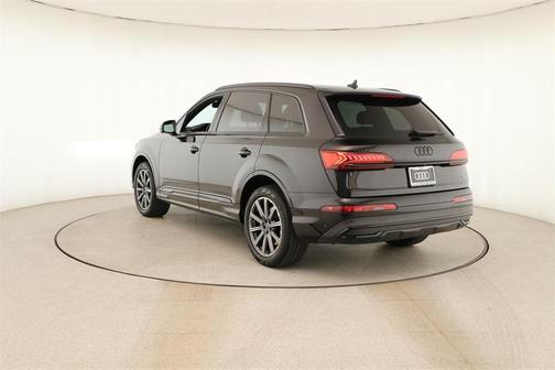 2024 Audi Q7 45 Premium Plus