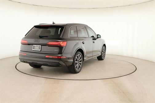 2024 Audi Q7 45 Premium Plus