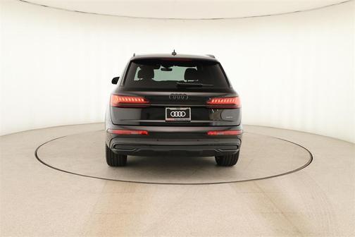 2024 Audi Q7 45 Premium Plus