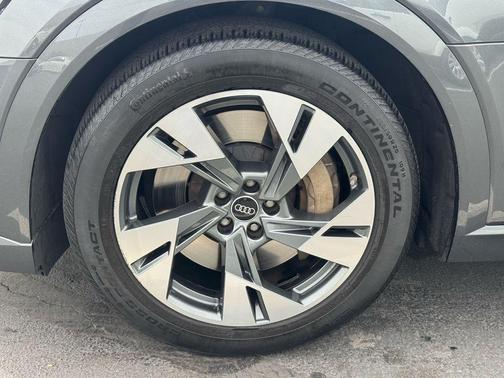 2022 Audi e-tron S line Premium