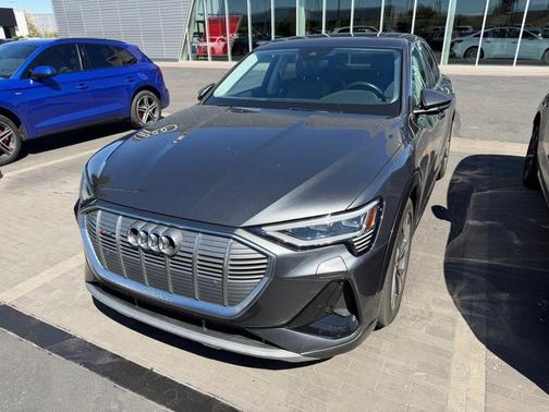 2022 Audi e-tron S line Premium