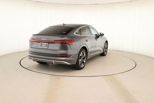 Daytona Gray Pearl Effect 2022 Audi e-tron S line Premium