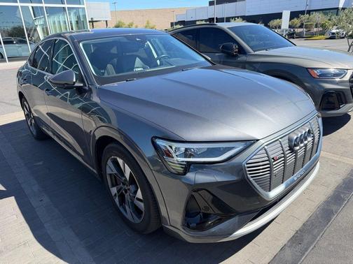 2022 Audi e-tron S line Premium