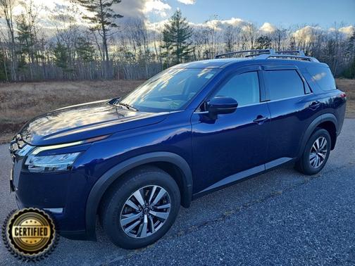 2023 Nissan Pathfinder SL