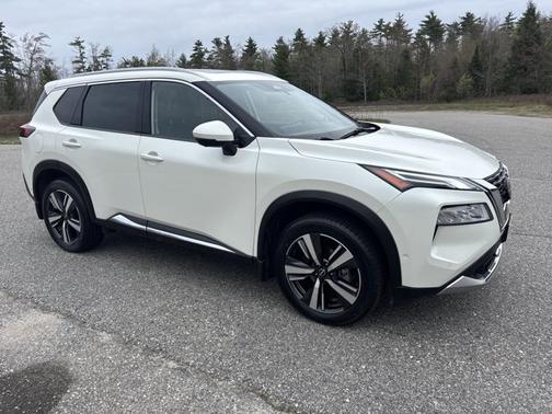 White 2023 Nissan Rogue Platinum