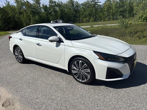 White 2024 Nissan Altima 2.5 SL