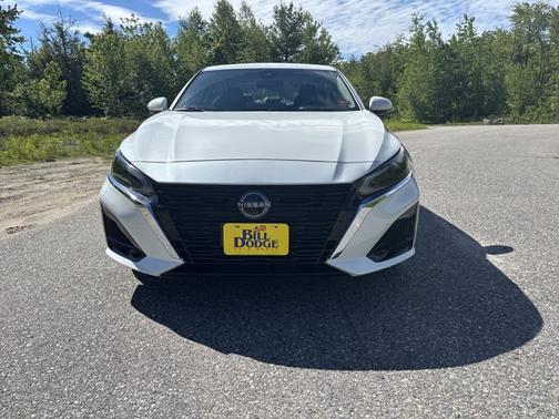 White 2024 Nissan Altima 2.5 SL