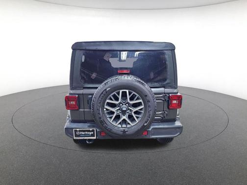 Granite Crystal Metallic Clearcoat 2024 Jeep Wrangler 4-Door Sahara 4x4