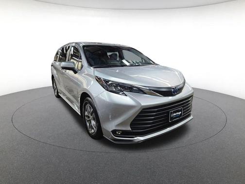 2025 Toyota Sienna XLE