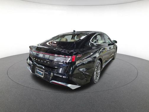 2024 Hyundai SONATA Hybrid Limited