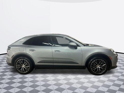 2025 Porsche Macan 4