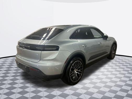 2025 Porsche Macan 4