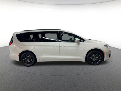 2020 Chrysler Pacifica Touring-L Plus