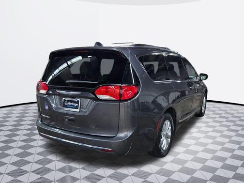 2018 Chrysler Pacifica Touring-L