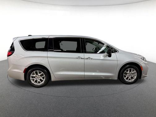 Silver Mist Clearcoat 2024 Chrysler Pacifica Touring L