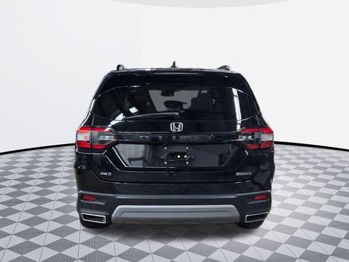 2023 Honda Pilot Touring 8-Passenger