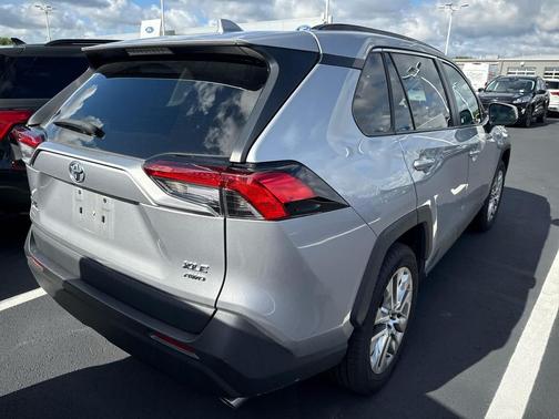 2020 Toyota RAV4 XLE Premium
