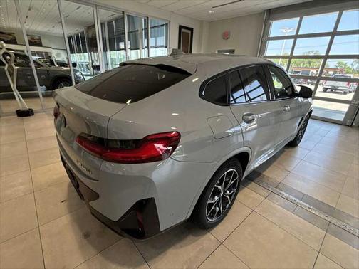 2023 BMW X4 M40i