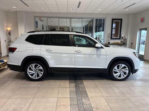 2022 Volkswagen Atlas 3.6L SE w/Technology