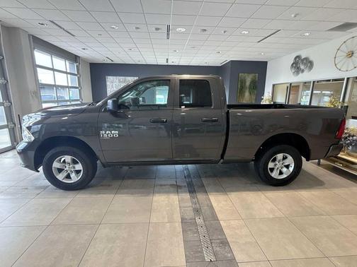Granite Crystal Metallic Clearcoat 2019 RAM 1500 Express