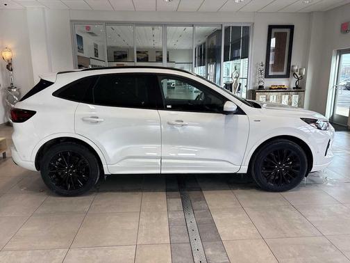 2023 Ford Escape ST-Line Elite